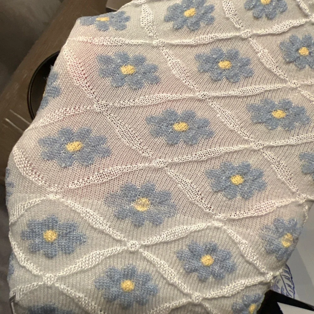 NWT tabio women blue daisy ankle sheer socks